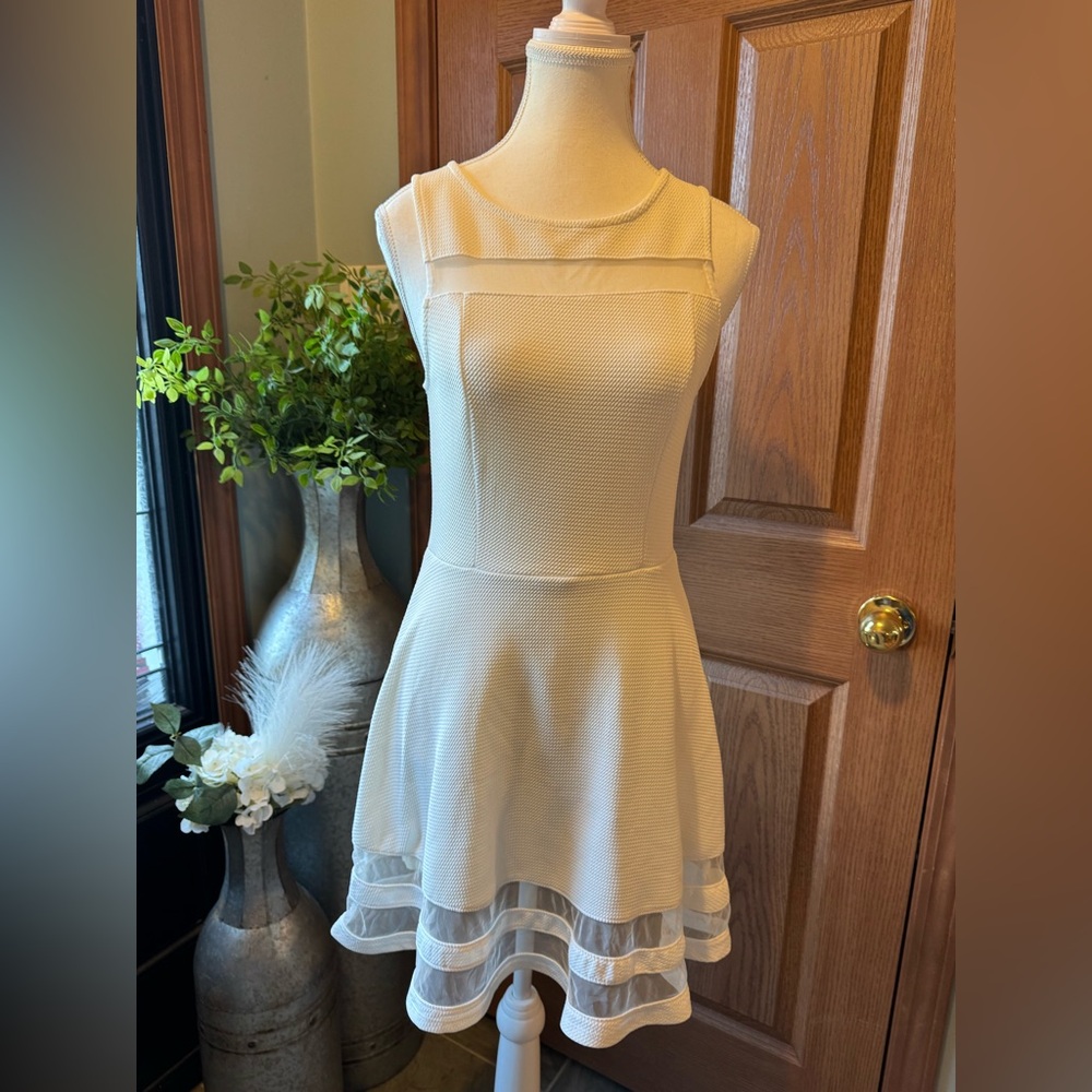 Tommy Hilfiger White Sleeveless Mini Dress Womens Size 12/14 EUC - Picture 10 of 16